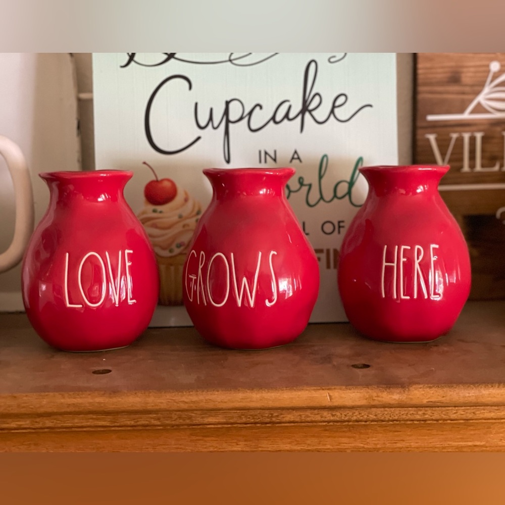 Rae Dunn 2020
Valentine's LOVE GROWS HERE
